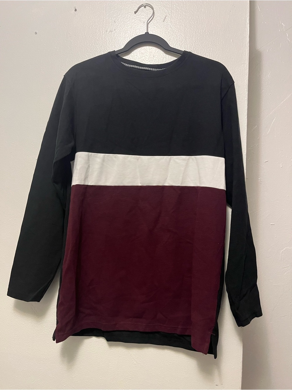Men's Black, White & Burgundy Colorblock Long-Sleeve Crew